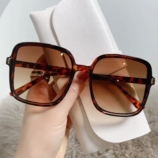 Gafas de Sol Retro con Montura Gruesa de Colores y Lentes UV400 Degradadas 5
